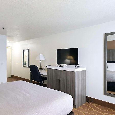 Quality Inn & Suites Longview Kelso Екстериор снимка