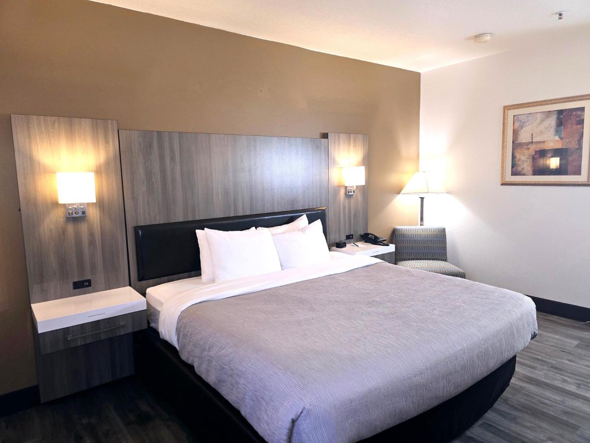 Quality Inn & Suites Longview Kelso Екстериор снимка