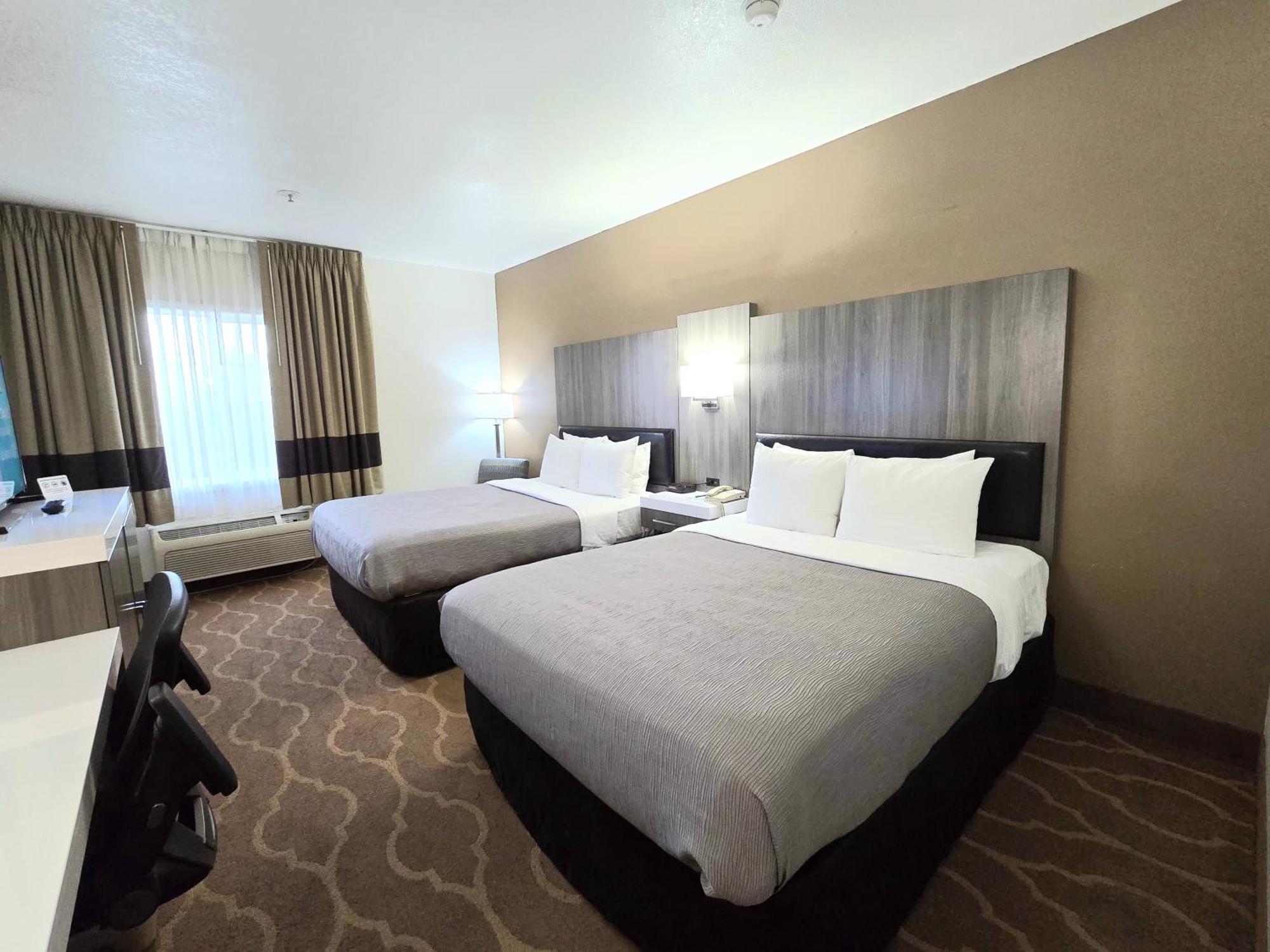 Quality Inn & Suites Longview Kelso Екстериор снимка