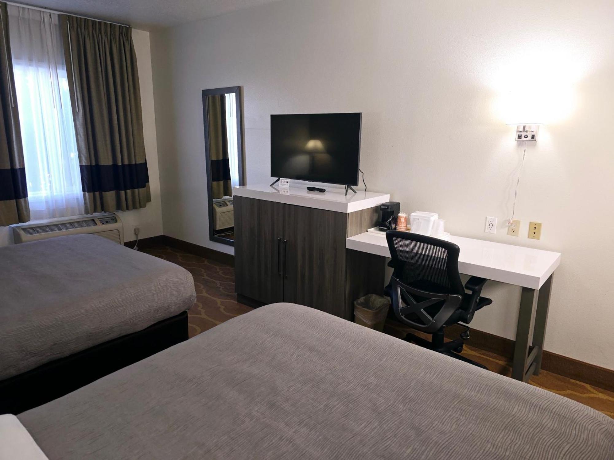 Quality Inn & Suites Longview Kelso Екстериор снимка