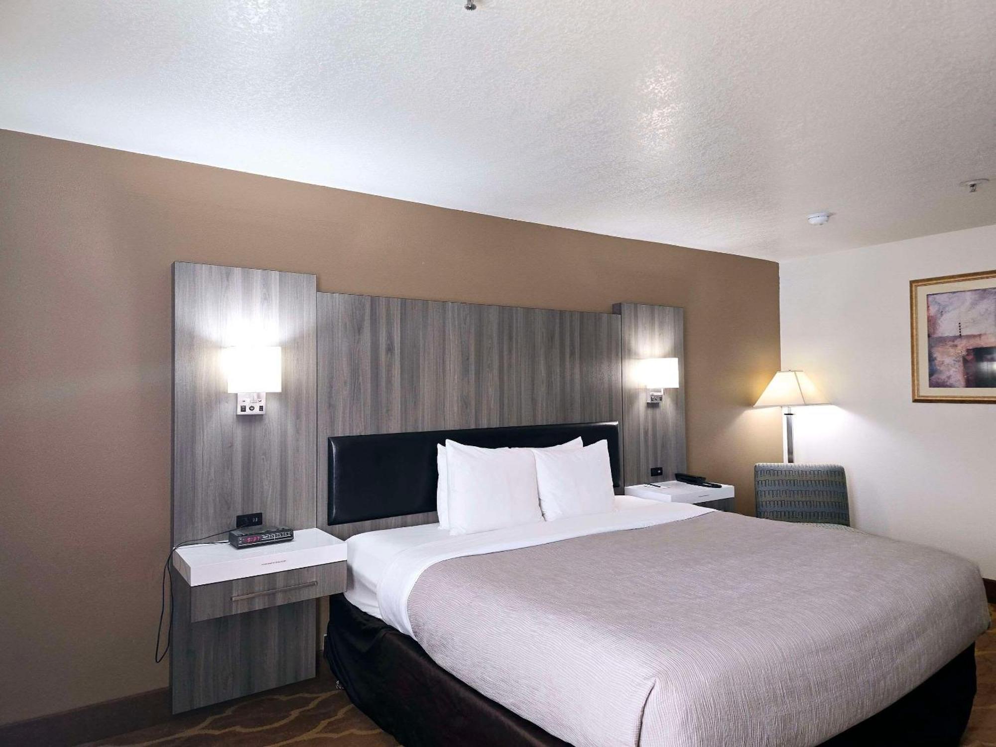 Quality Inn & Suites Longview Kelso Екстериор снимка