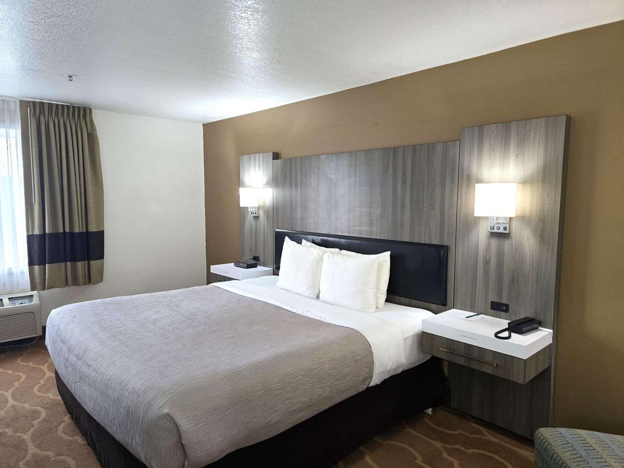 Quality Inn & Suites Longview Kelso Екстериор снимка